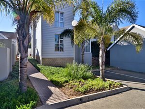 2 Bed Apartment in Eagle Canyon Golf Estate