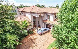 5 Bedroom House in Moreleta Park