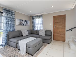 3 Bed House in Constantia Kloof