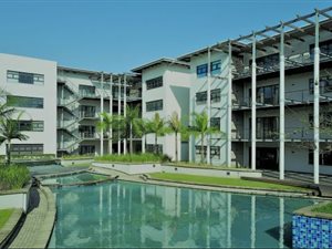 1195 m² Office Space in Riverhorse Valley