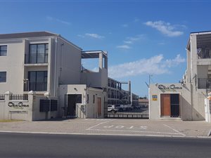 2 Bed Apartment in Grassy Park