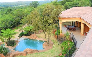4 Bedroom House in Leeuwfontein