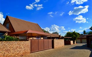 3 Bedroom Townhouse in Weavind Park