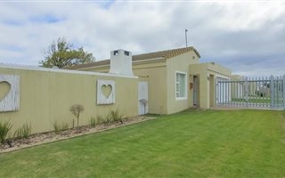 4 Bedroom House in Zonnendal