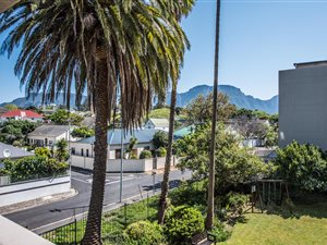 2 Bed Apartment in Wynberg Upper