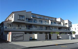 3 Bedroom Apartment in Bloubergrant