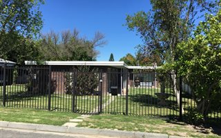 4 Bedroom House in Rozendal