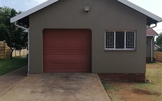 3 Bedroom House in Geelhoutpark