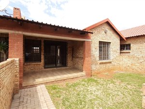 2 Bed Townhouse in Meyerton Central