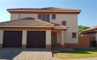 3 Bedroom Townhouse in Lephalale (Ellisras)