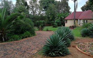 1626 m² Land available in Hennopspark