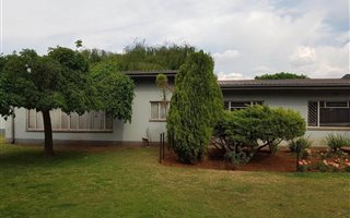 5 Bedroom House in Stefanopark