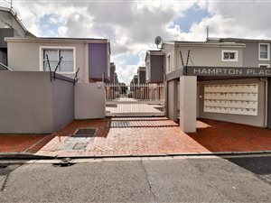 2 Bed Apartment in Claremont