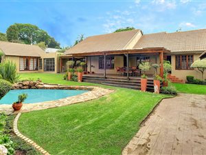4 Bed House in Orchards