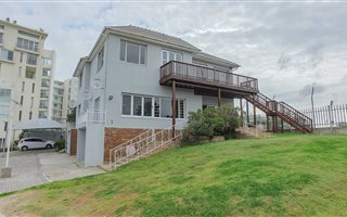 7 Bedroom House in St Georges Park