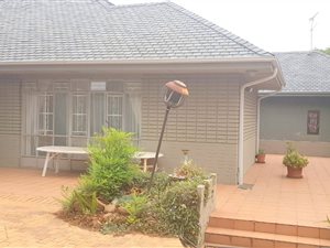 5 Bed House in Greenside