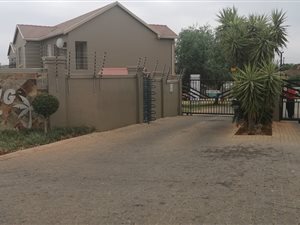 1 Bed Apartment in Ruimsig