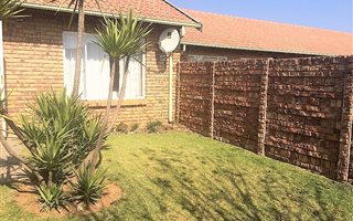 2 Bedroom Townhouse in Rietvalleirand