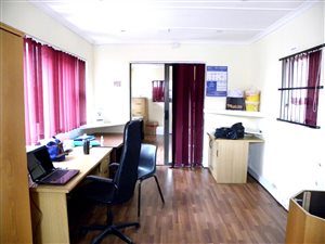 235 m² Office Space in East London Central