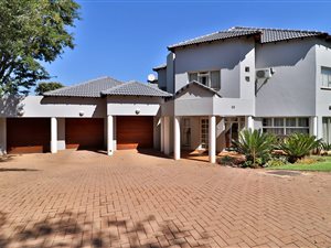 4 Bed House in Centurion Golf Estate