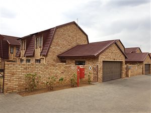 5 Bed Townhouse in Ruimsig