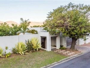 6 Bedroom House in Paarl Central West