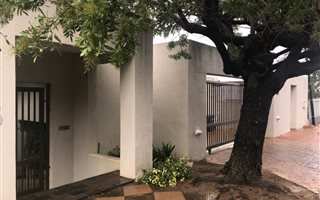6 Bedroom House in Paarl Central West