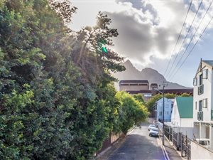 3 Bed Apartment in Rosebank