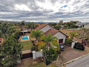 3 Bed House in Seaside Longships