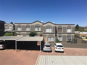 3 Bed Townhouse in Roodekrans