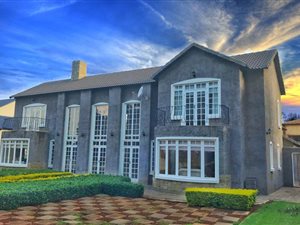 3 Bedroom House in Zwartkop Golf Estate