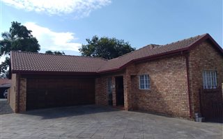 3 Bedroom House in Amberfield