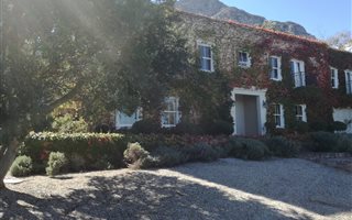 4 Bedroom House in Voelklip
