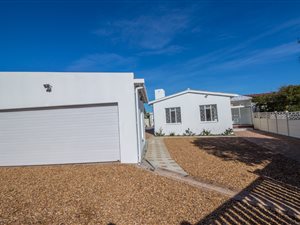 3 Bed House in Sanddrift