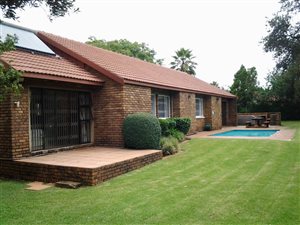 3 Bedroom House in Alphen Park