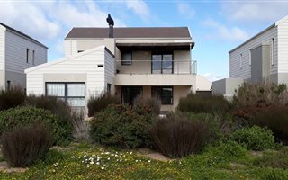 3 Bedroom House in Langebaan Country Estate