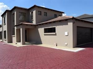 3 Bed Cluster in Crescent Wood Country Estate