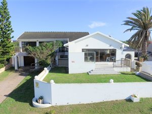 5 Bed House in Paradise Beach