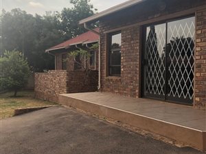 3 Bed House in Rooihuiskraal North