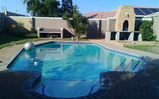 4 Bedroom House in Melkbosstrand