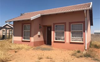 2 Bedroom House in Roodepan