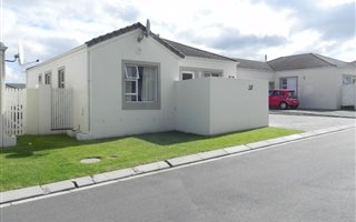 3 Bedroom House in Somerset West Central