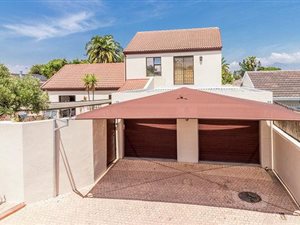 5 Bed House in Bothasig