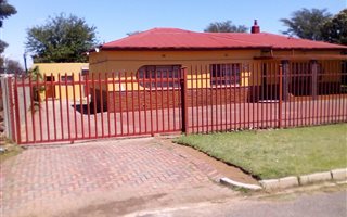 6 Bedroom House in Witbank Central