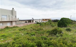 595 m² Land available in De Kelders