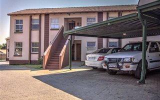 2 Bedroom Townhouse in Norkem Park