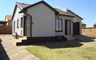 2 Bedroom House in Tasbet Park