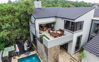 5 Bedroom House in Silver Lakes Golf Estate