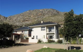 4 Bedroom House in Stonehurst Mountain Estate