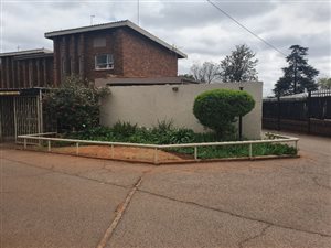 3 Bed Duplex in Meyerspark